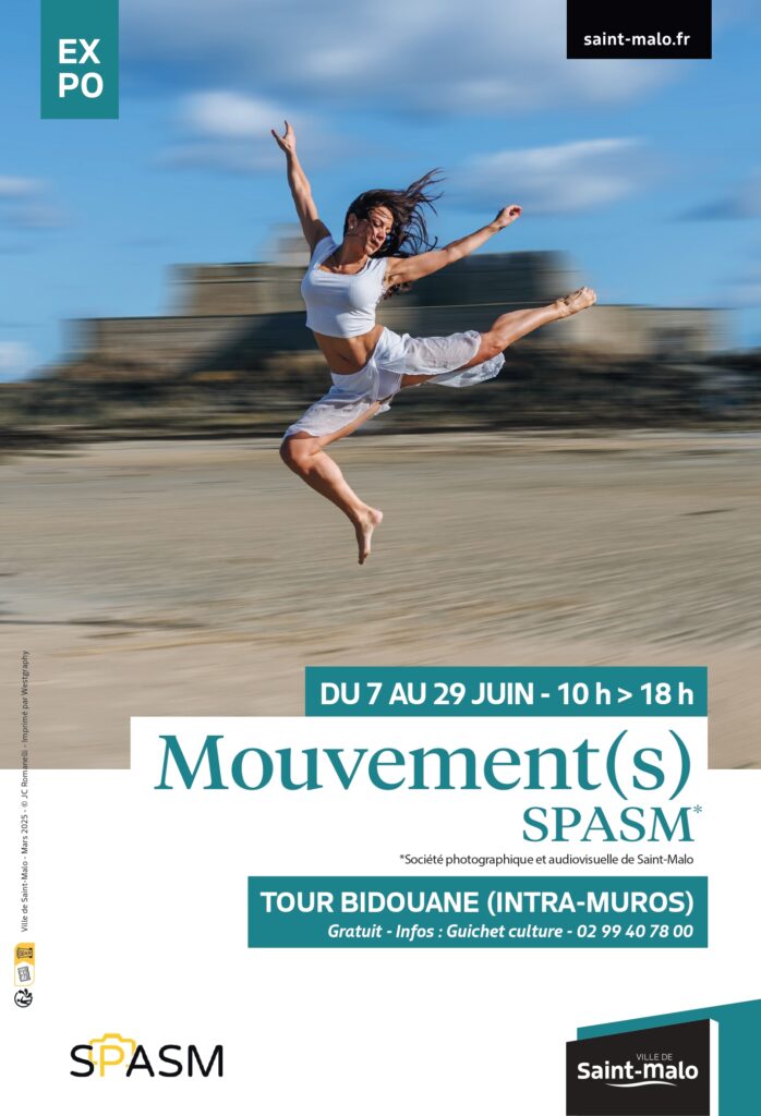 Une femme sautant dans les airs, exprimant joie et liberté à travers son mouvement dynamique.