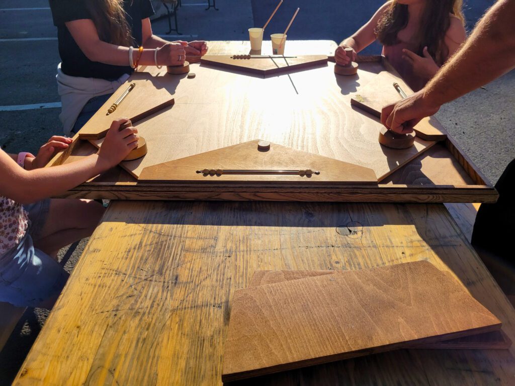 Jeux en bois et de plateau